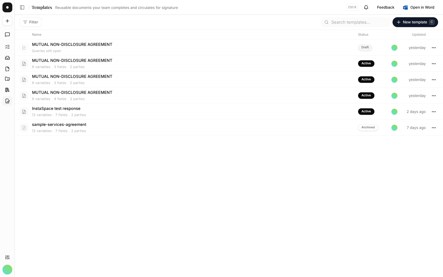 The signature templates list showing each template's variables, fields, parties and status.
